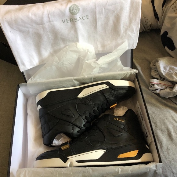 Versace men’s sneaker size 44 - Picture 2 of 3
